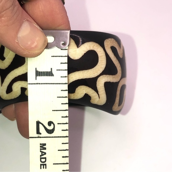 Vtg Carved Bone / Horn ? African Style Wavy Wide Bangle 8.2” / 2.6” Diameter - Picture 6 of 6